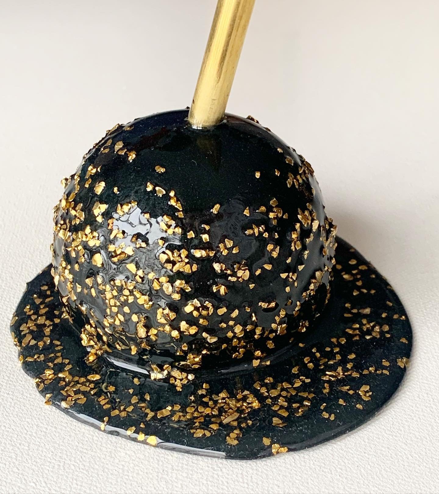 Pearly Black Giant Melting Lollipop With Gold Sprinkles And Golden Brass Stick